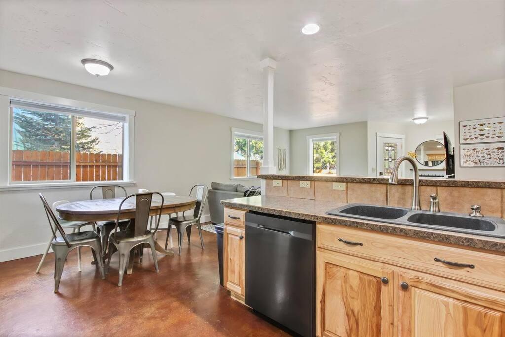 Magical Mccall Retreat Near Golf Course And Lake Exterior photo