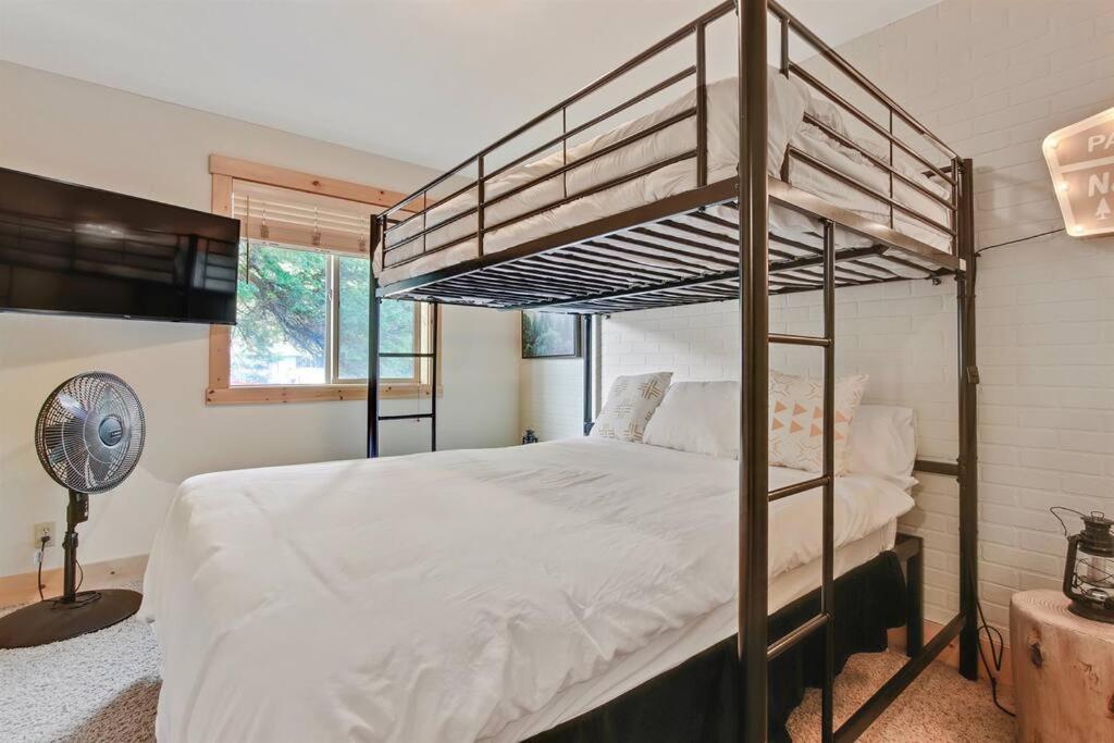 Magical Mccall Retreat Near Golf Course And Lake Exterior photo