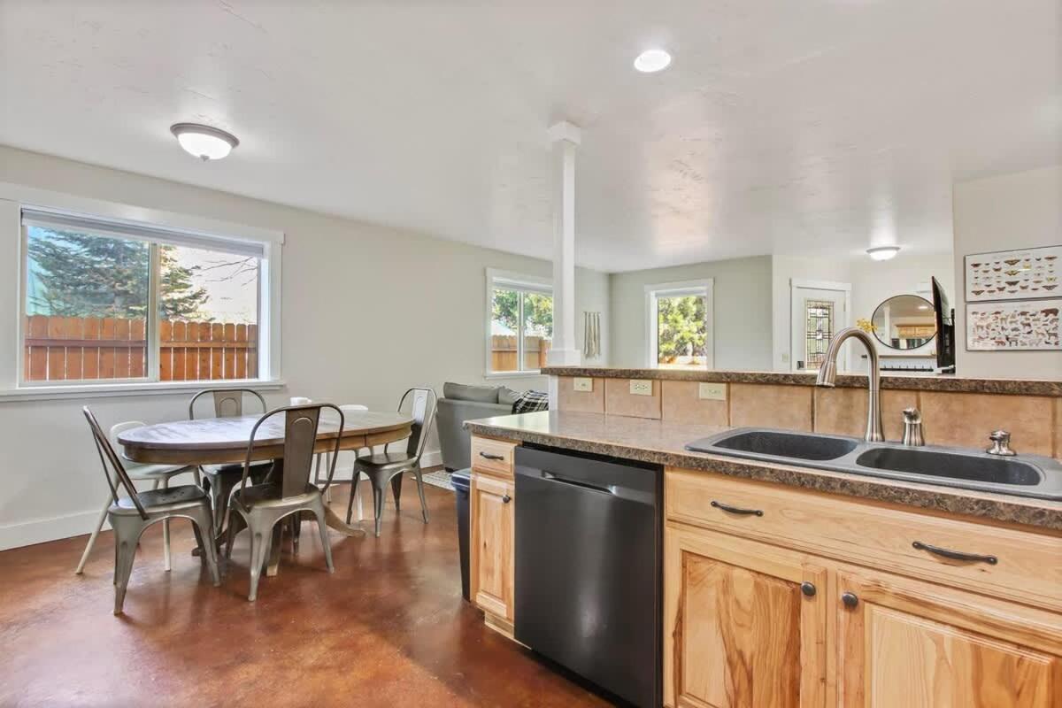 Magical Mccall Retreat Near Golf Course And Lake Exterior photo